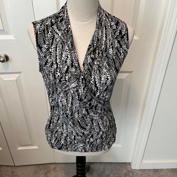 Tahari size M top - Picture 3 of 12